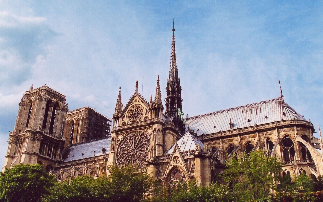 Paris palimpseste vivant de Lutèce aux révolutions haussmanniennes et numériques