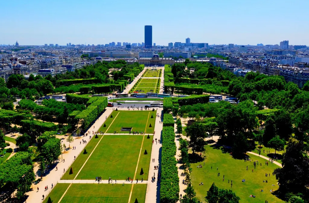 Paris verdoyant: guide amoureux des parcs, jardins, chiffres et secrets